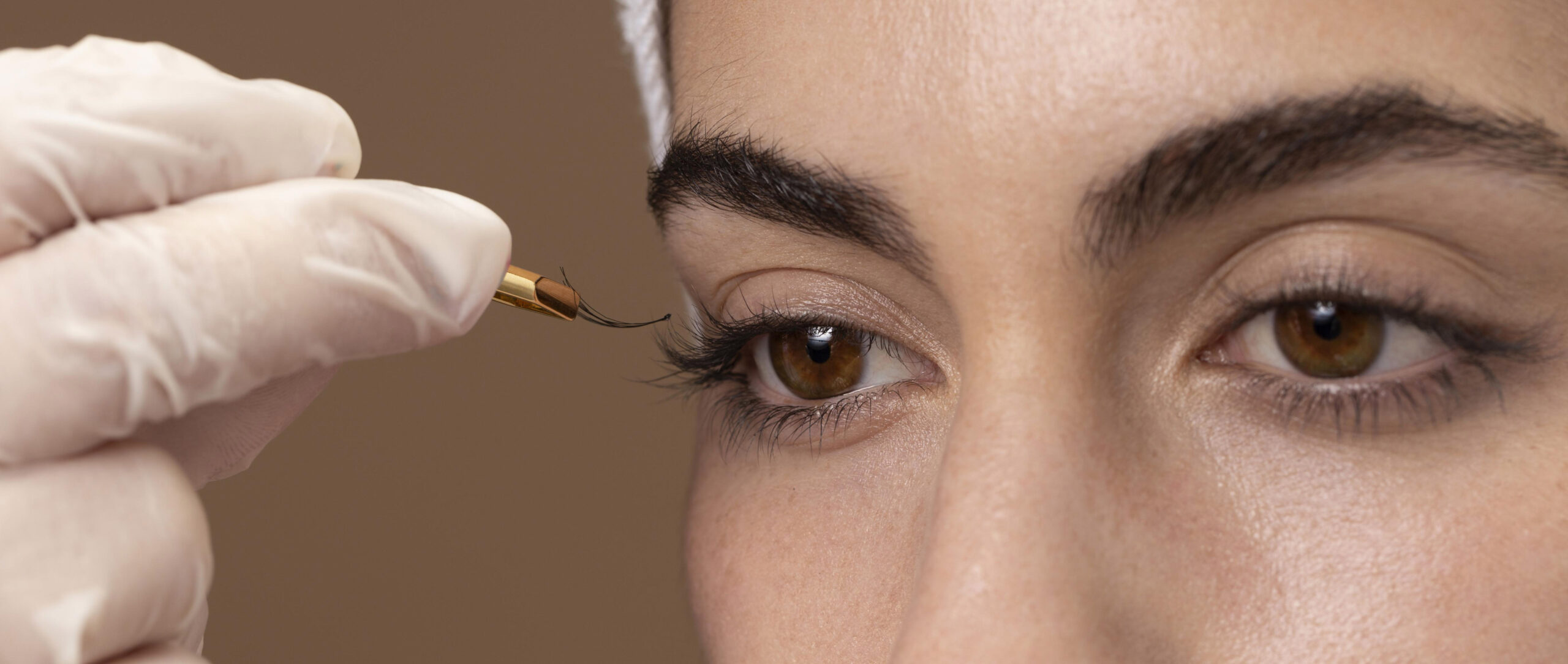 woman-doing-an-eyelashes-treatment-to-her-client (1)