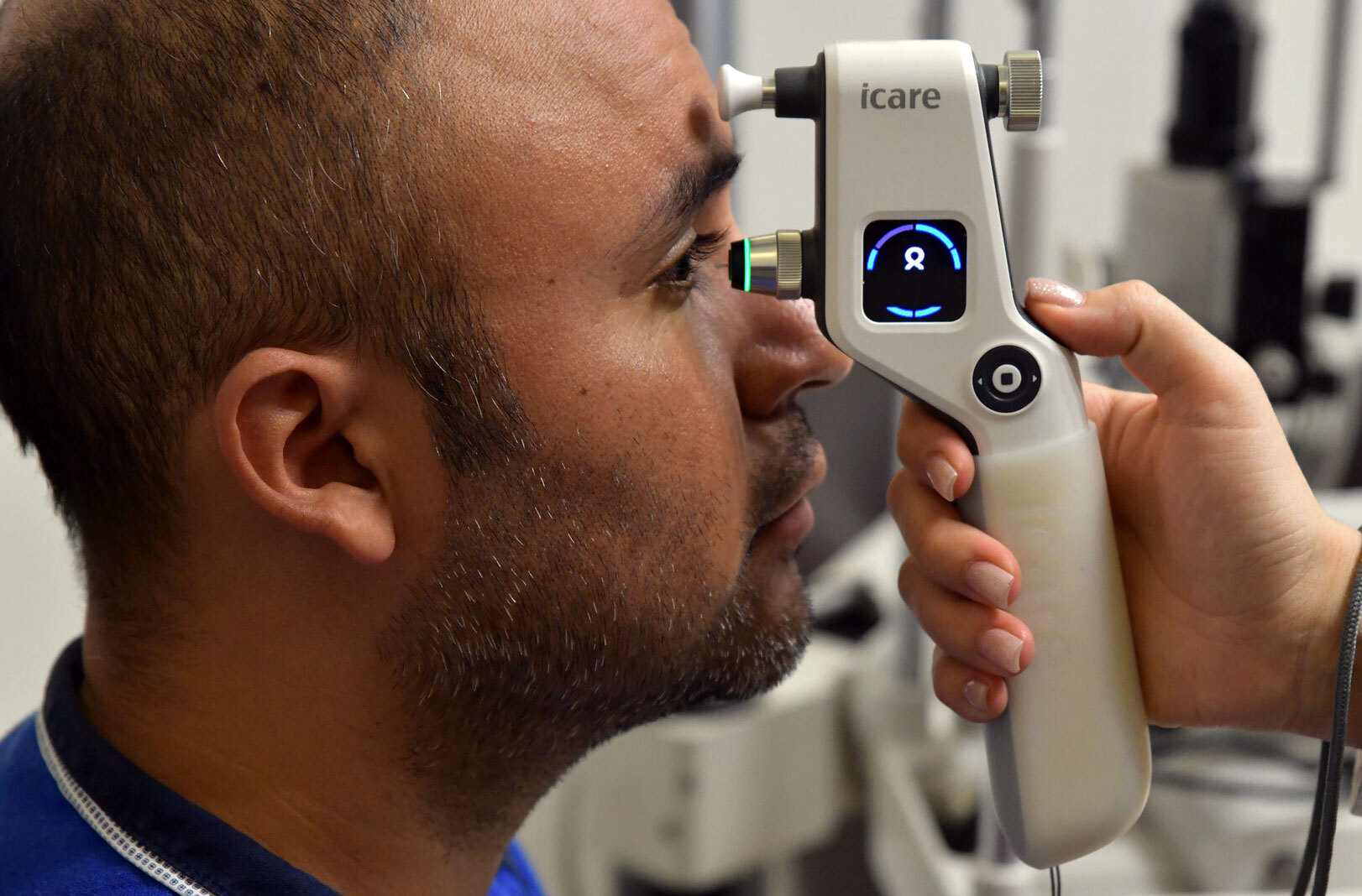 Toma-de-presión-intraocular